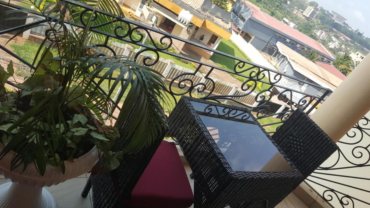 Residences Hotelieres Micheline Et Emile Bastos Yaounde Ngoại thất bức ảnh